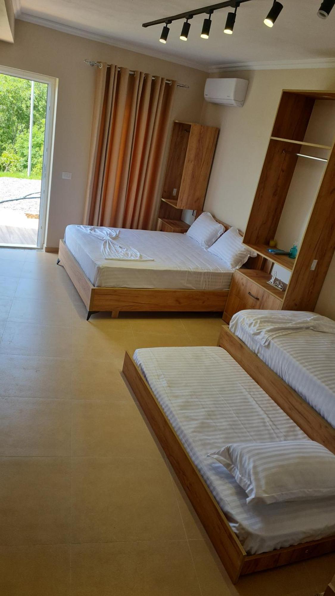 Sol Apartments Gjiri Lalzit Durrës Esterno foto