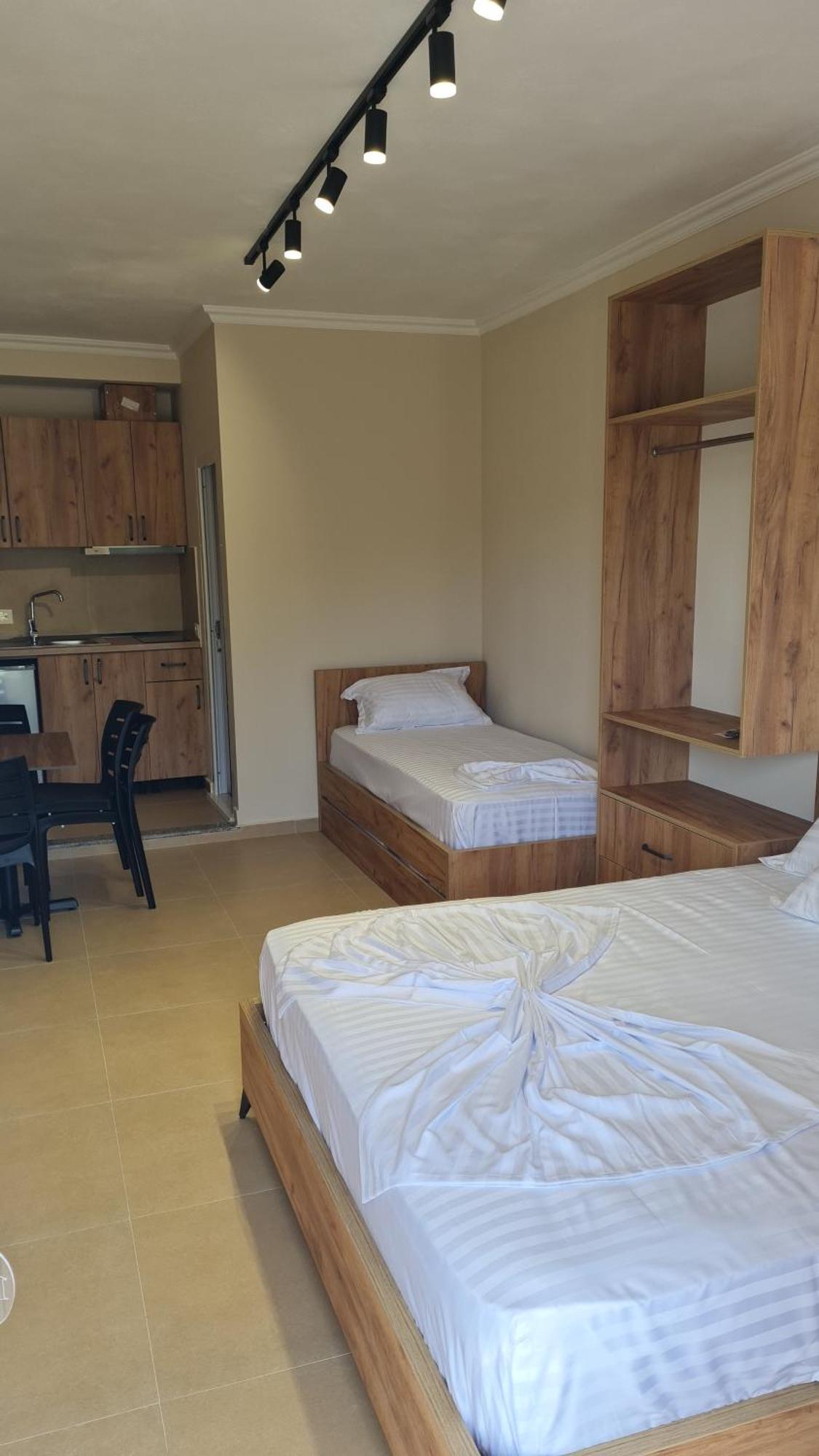 Sol Apartments Gjiri Lalzit Durrës Esterno foto