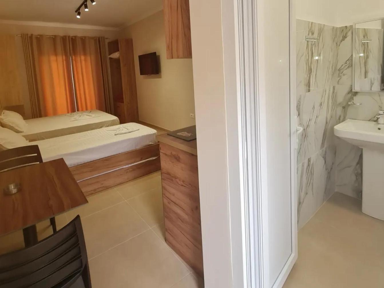 Sol Apartments Gjiri Lalzit Durrës Esterno foto
