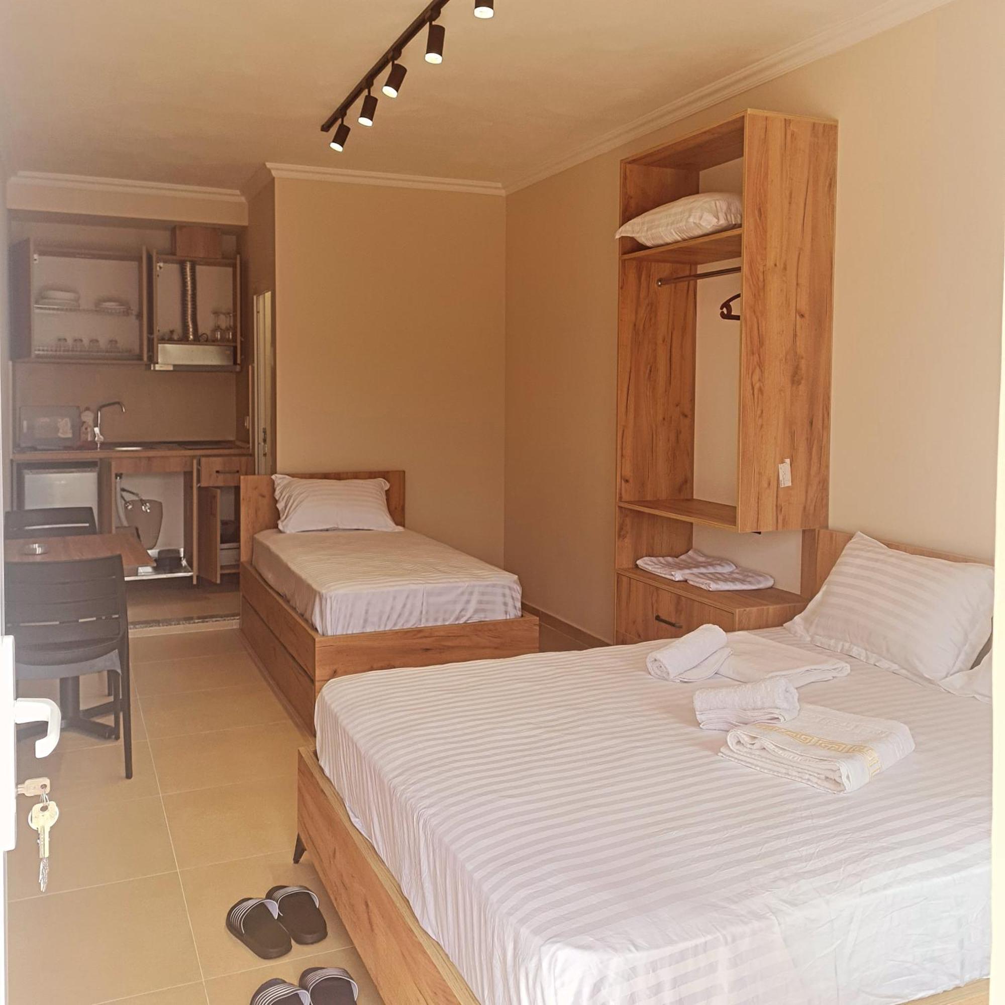 Sol Apartments Gjiri Lalzit Durrës Esterno foto