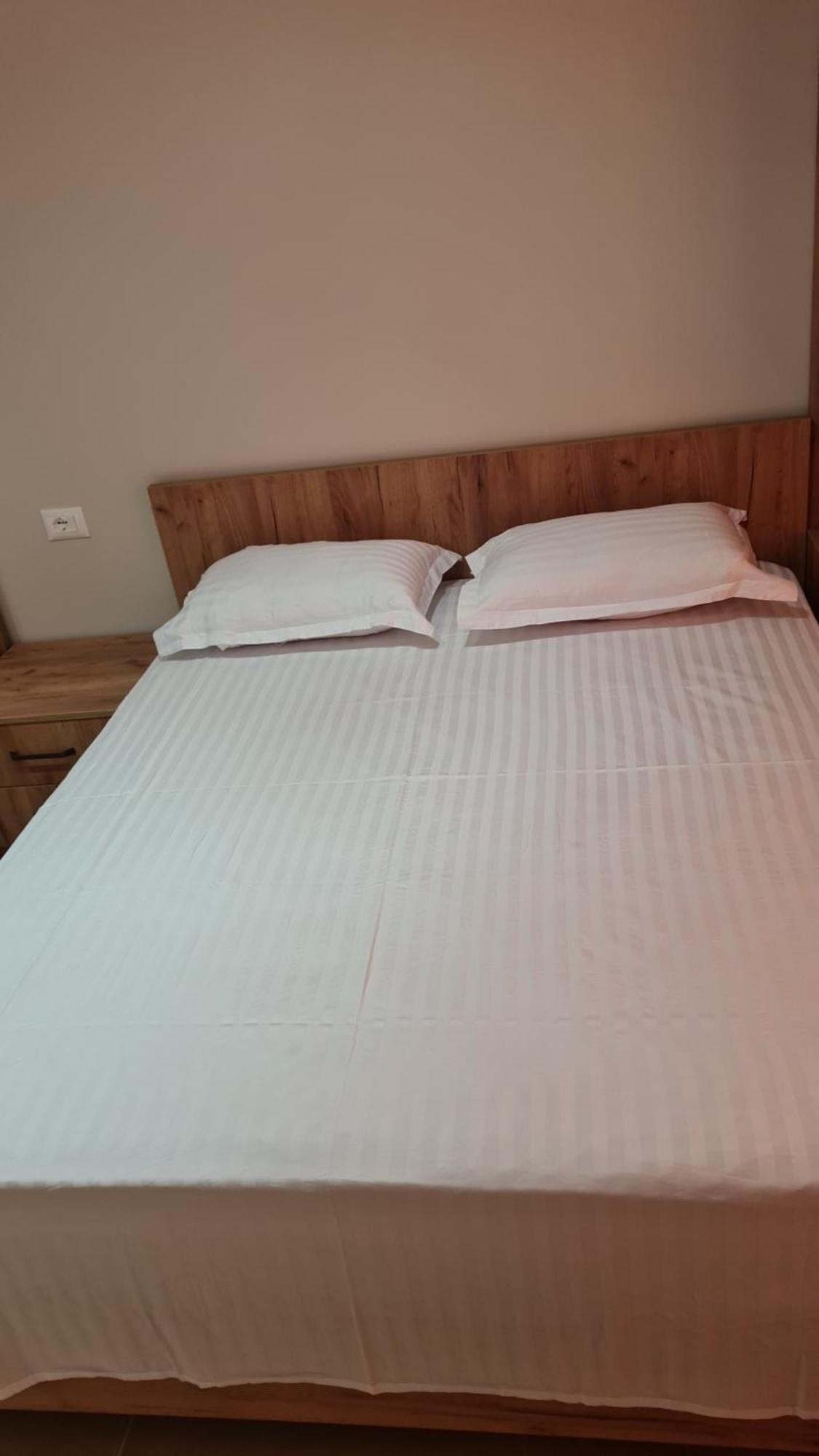 Sol Apartments Gjiri Lalzit Durrës Esterno foto